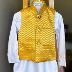 Yellow indian/pakistani/afghani kurta pajama